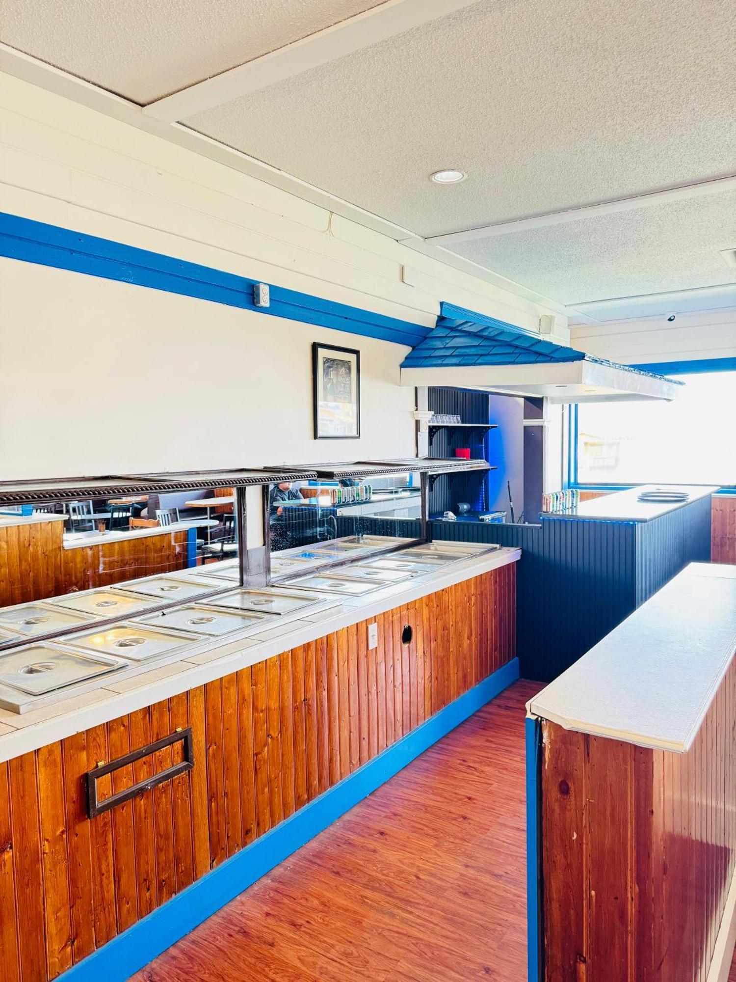 Ramada By Wyndham Dawson Creek Hotell Exteriör bild