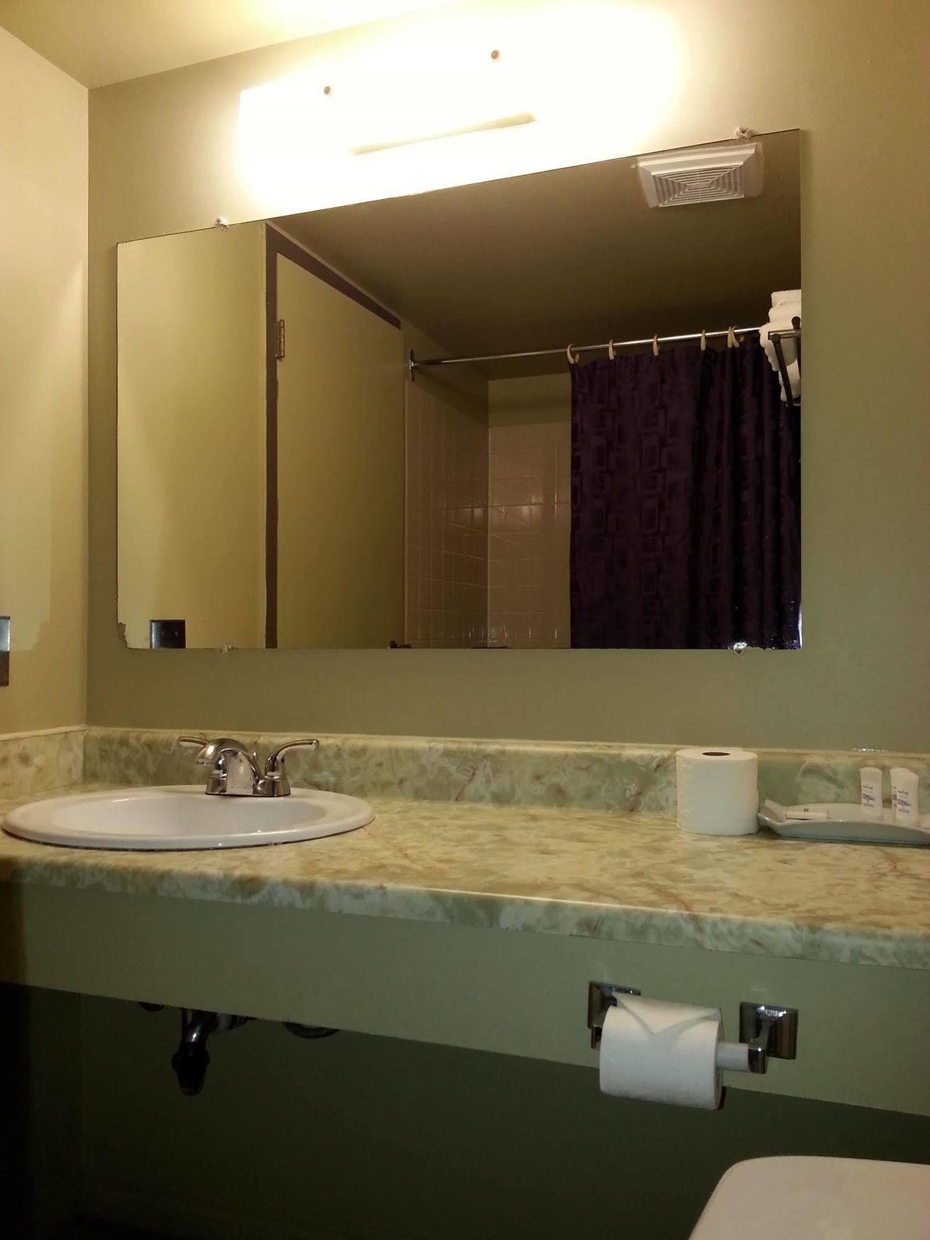 Ramada By Wyndham Dawson Creek Hotell Exteriör bild
